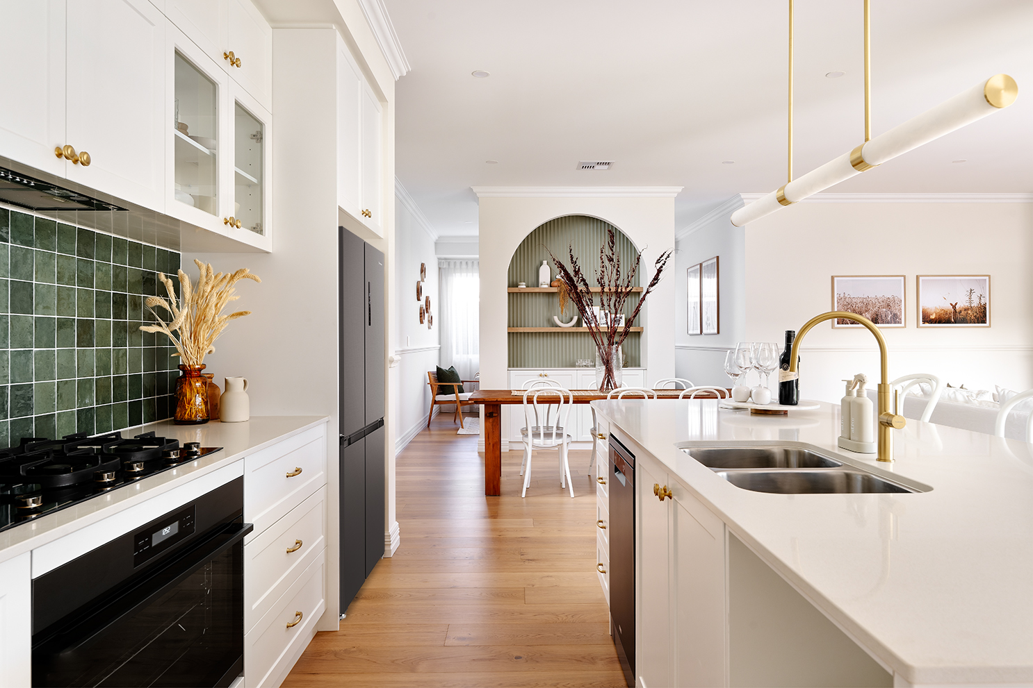 Plunkett Homes Display Home The Kingstown in Bushmead kitchen and dining with arch